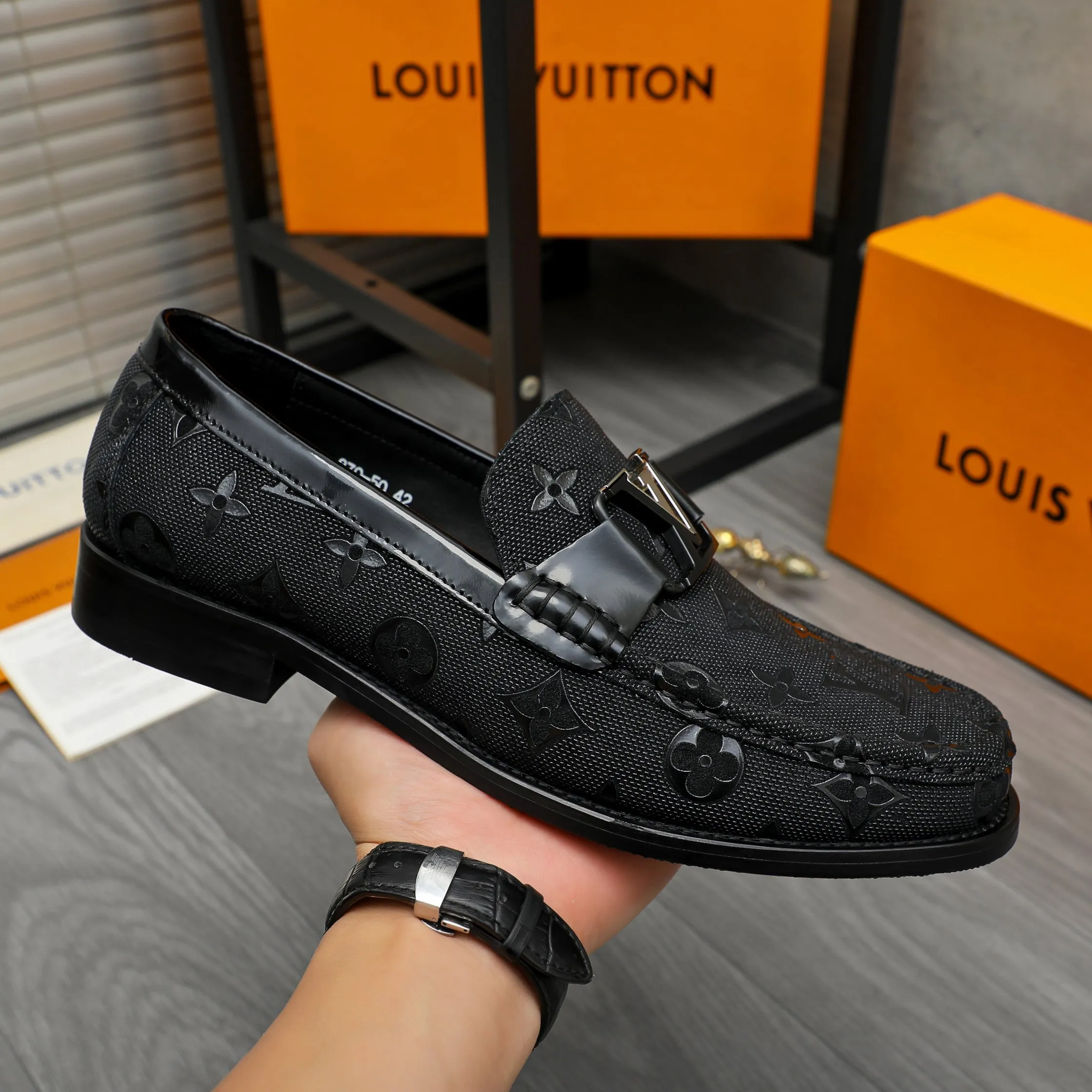 Men's shoes 💰p460 Product trademark: LV "Louis Vuitton" business slip-on leather shoes Regular size: 39-45 (45 is custom-made and non-returnable) Product materials: Selected embossed cowhide upper, cowhide lining, original rubber outsole